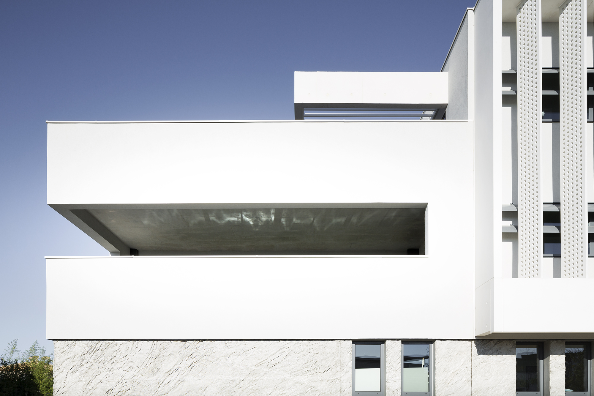 darver-castries-via-domitia-dominique-binet-mc-lucat-beton-bureaux-2016-a+architecture