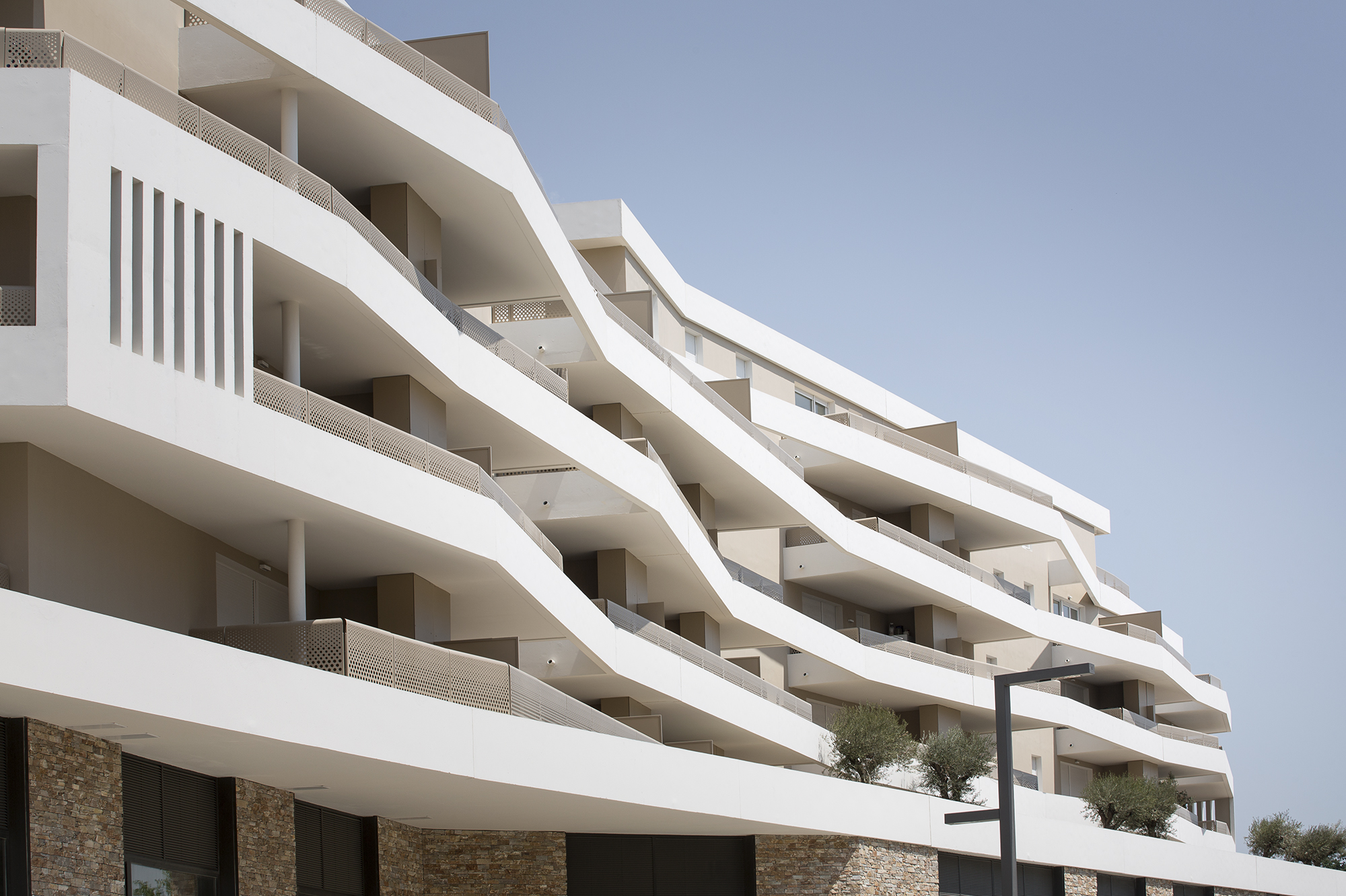 Aplus-architecture-residence-rochelongue-housing-teamrchi-mc-lucat-2017